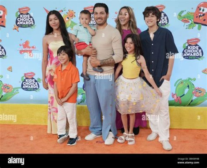 'Familia Diamond' Momager Esthalla Ortiz Knows How to Run a Family Channel