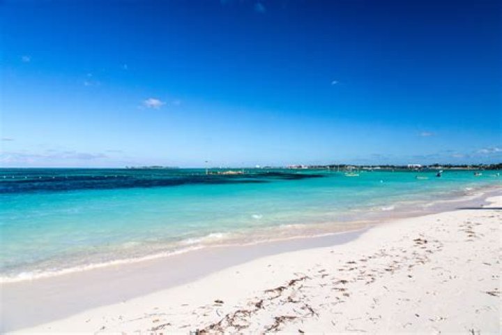 7 Best Beaches in & Around Nassau, The Bahamas