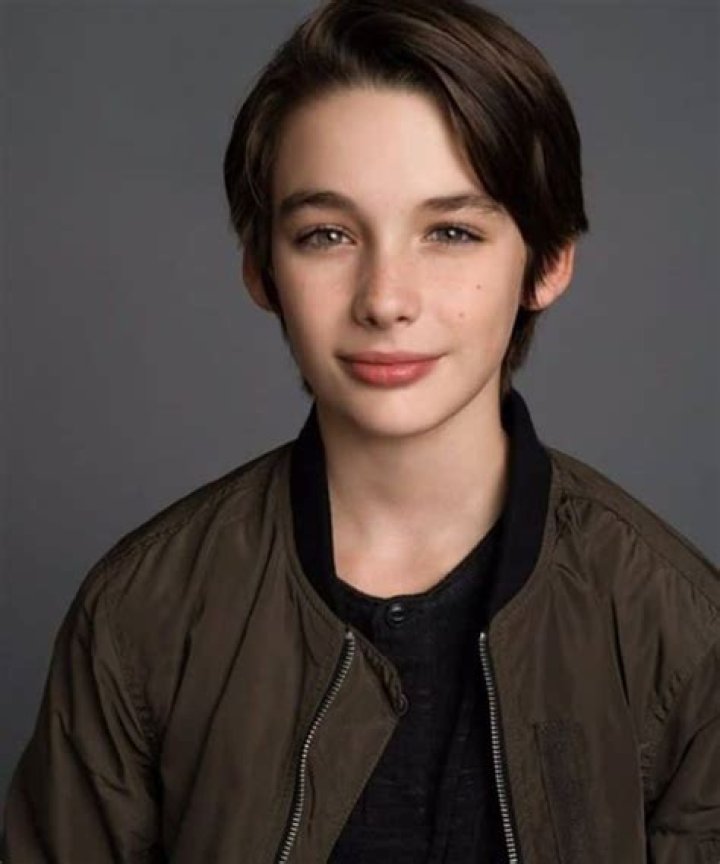 Dylan Kingwell Height - CelebsHeight.org