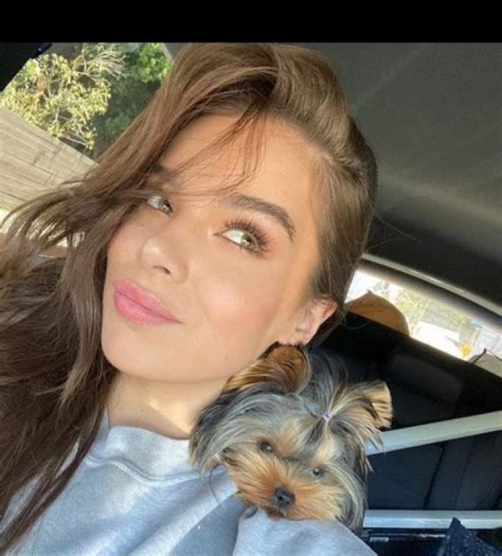 Hailee Steinfeld Pets - Celebrity Pets