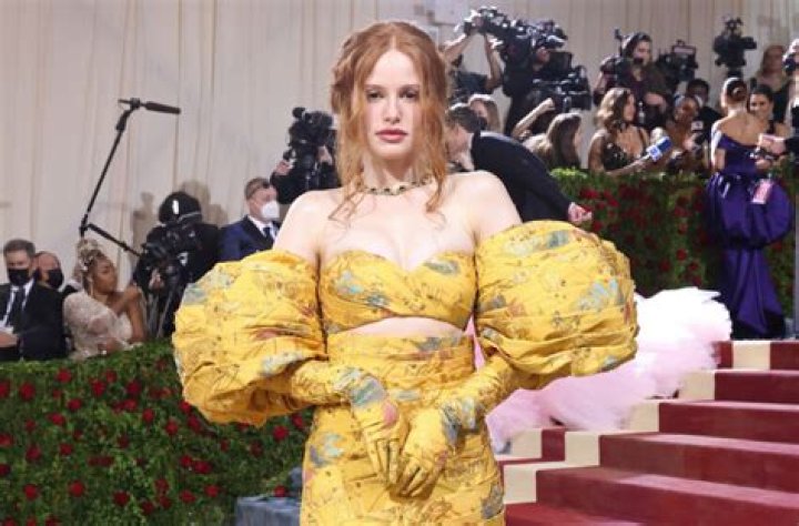 Is Jane starring Madelaine Petsch on Netflix?