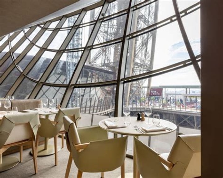 Is there really a restaurant in the Eiffel Tower?