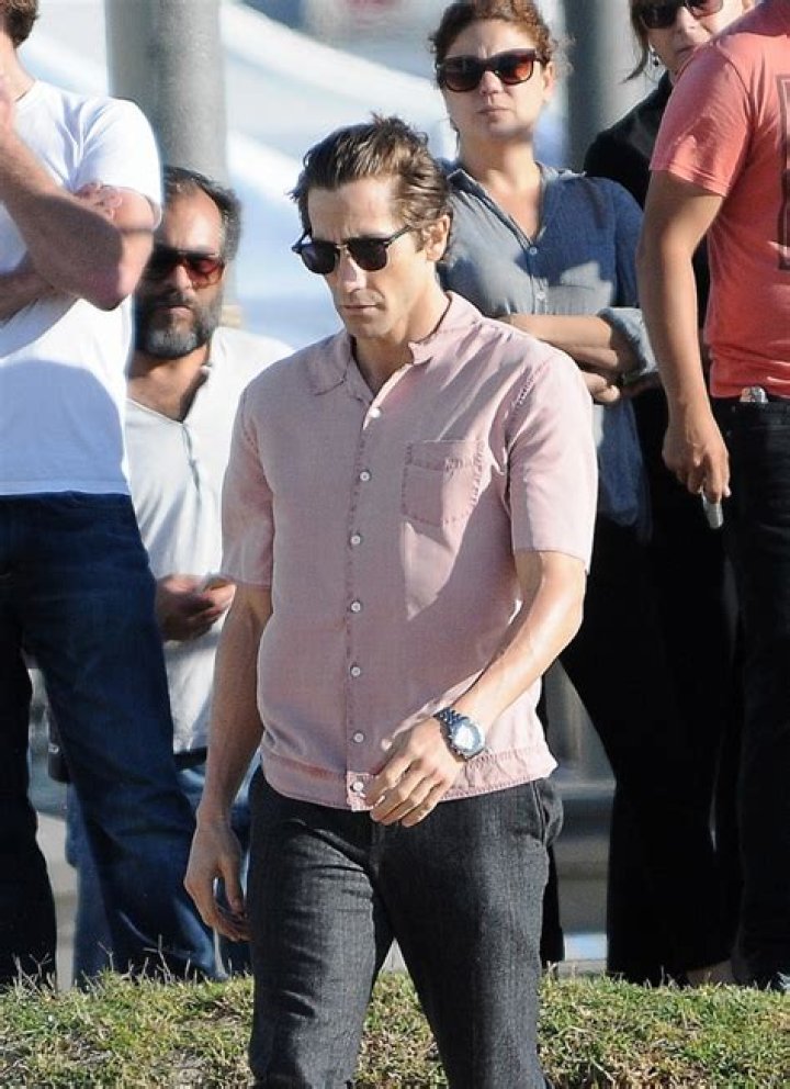 Jake Gyllenhaal Hospitalized After Punching Mirror on Movie Set