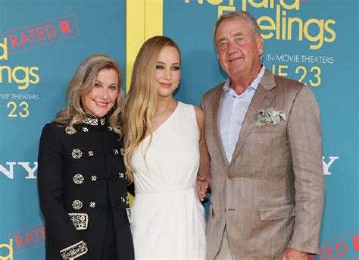 Jennifer Lawrence And 7 Actresses Swept Off Their Feet By Rockers