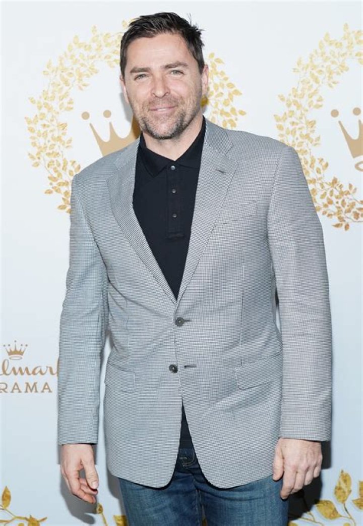 Kavan Smith Height - CelebsHeight.org