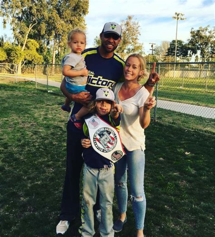 Kendra Wilkinson Reveals News About Her Baby