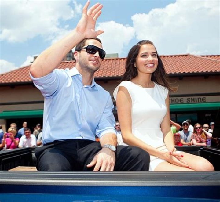 Lara Fraser Height - CelebsHeight.org