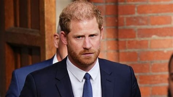 Prince Harry to receive prestigious aviation award for his time in the military