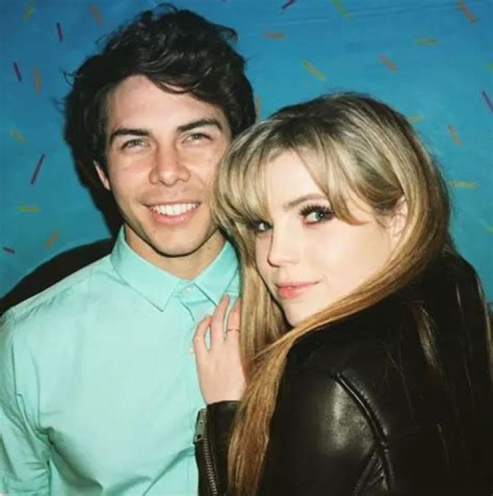 Sydney Sierota Wiki, Boyfriend, Dating, Affair, Family, Net Worth, Height