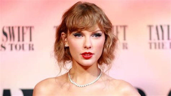 Taylor Swift's body language screams 'intimacy' with Travis Kelce, expert says