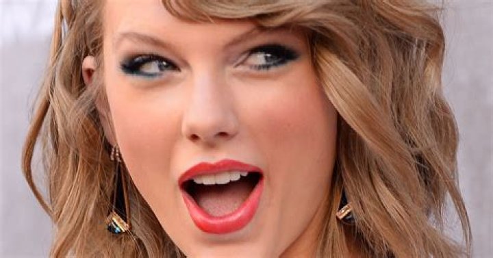 Taylor Swift Sings for Young Cancer Patient in Boston Hospital