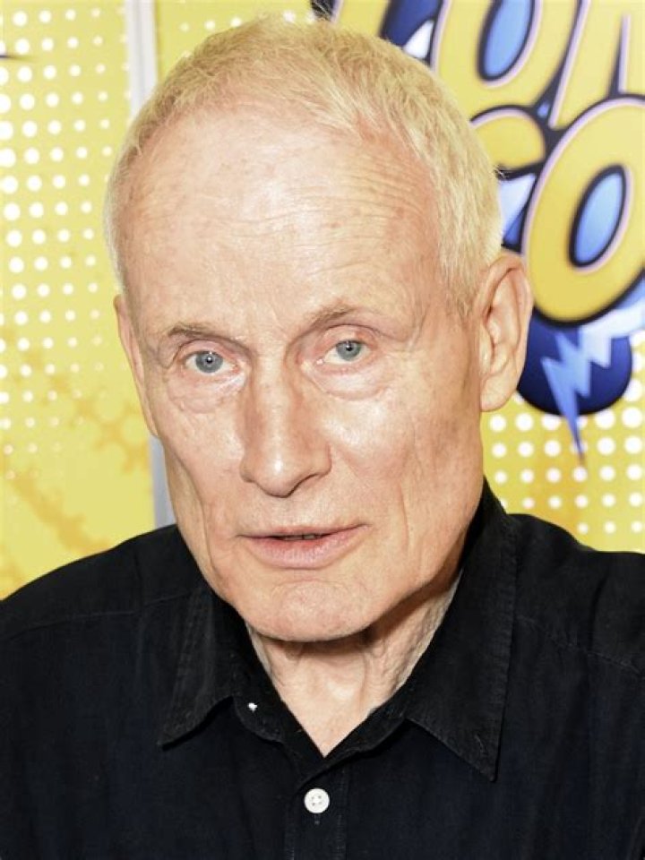 Tommyunold Height - CelebsHeight.org