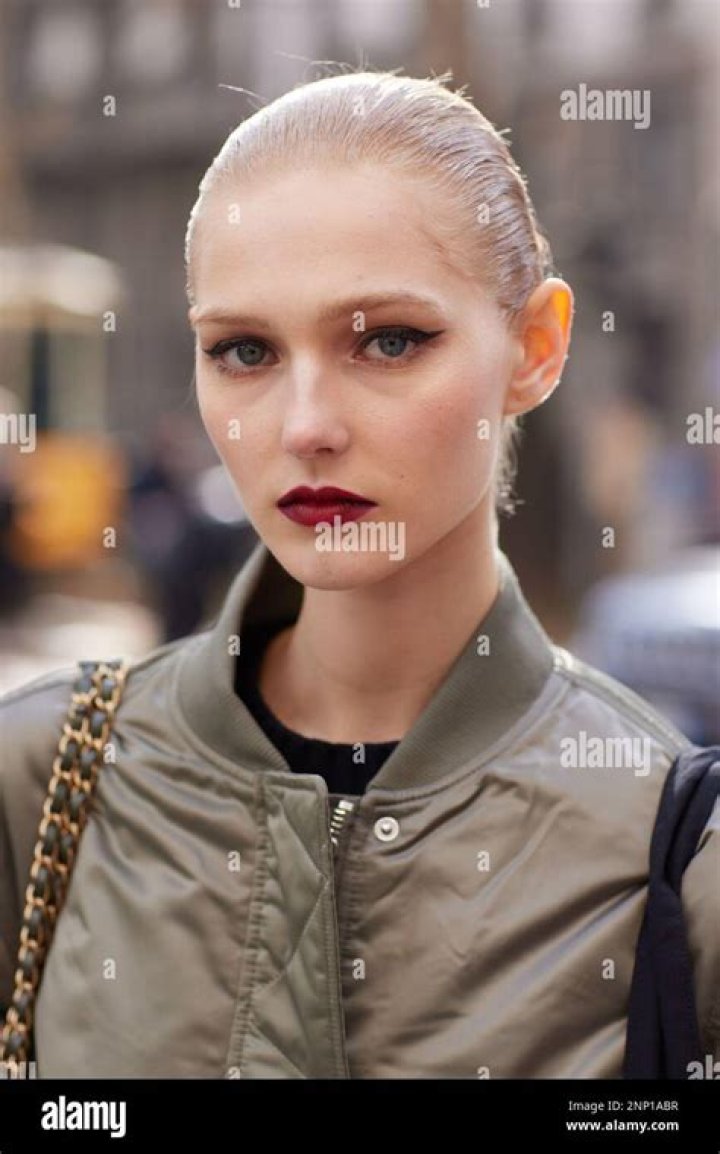 Valeria Buldini Mug G3451401 - CelebPoster.com