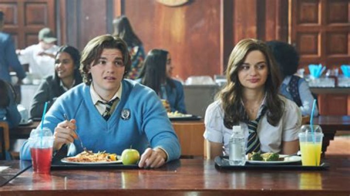 Which college did Elle choose?