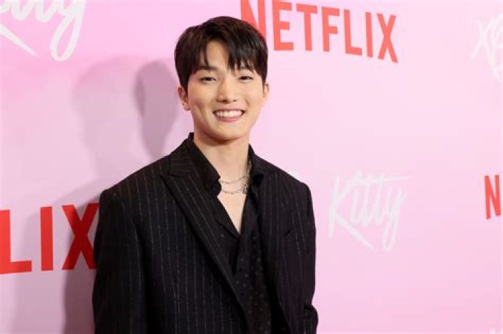 Who plays Dae-heon in XO, Kitty? (Choi Min-young age, height, and more)